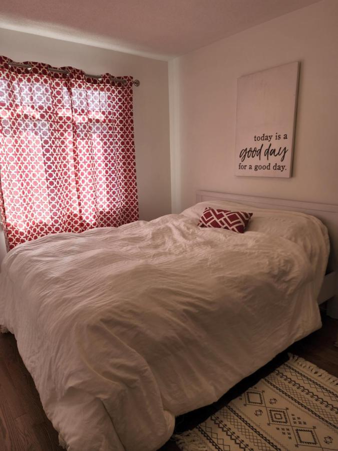 Place You Can Call Home !!! Near Ottawa Airport Luaran gambar