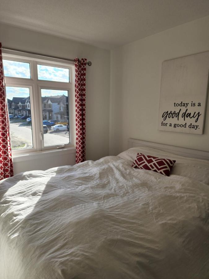 Place You Can Call Home !!! Near Ottawa Airport Luaran gambar
