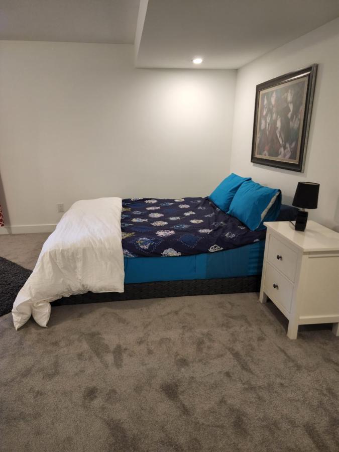 Place You Can Call Home !!! Near Ottawa Airport Luaran gambar